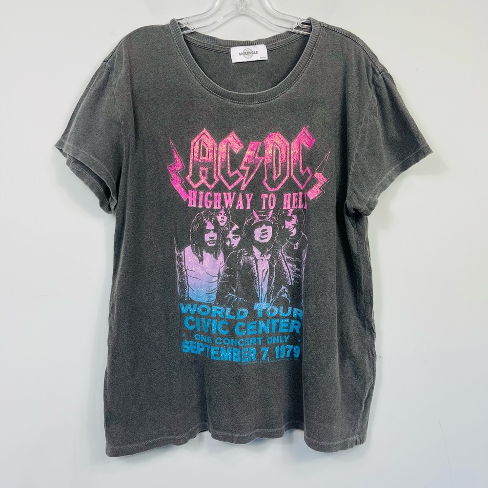 SOULCYCLE ACDC Short Sleeve Concert T-Shirt Graphic Band Tee Vintage Inspired M - Picture 3 of 10